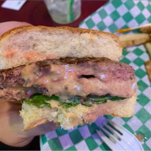 5-8 Bar Maplewood Minnesota Juicy Lucy