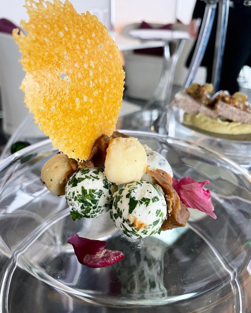 Seattle Space Needle Loupe Lounge